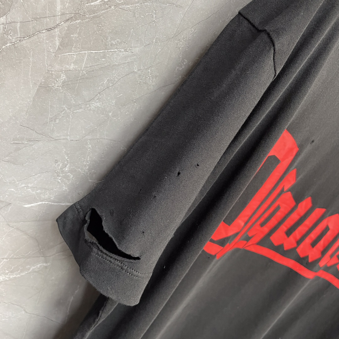 DSQUARED2 Gothic Red Logo Distressed Black T-Shirt