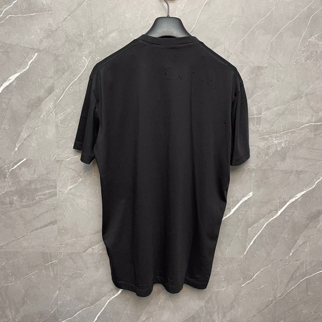 DSQUARED2 Distressed Maple Leaf Logo Black T-Shirt