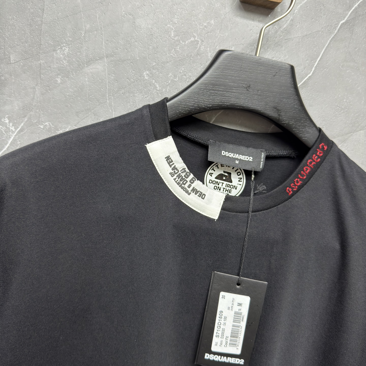 DSQUARED2 Minimal Neck Detail Black T-Shirt