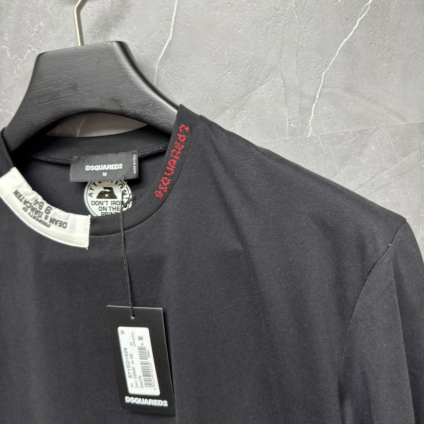DSQUARED2 Minimal Neck Detail Black T-Shirt