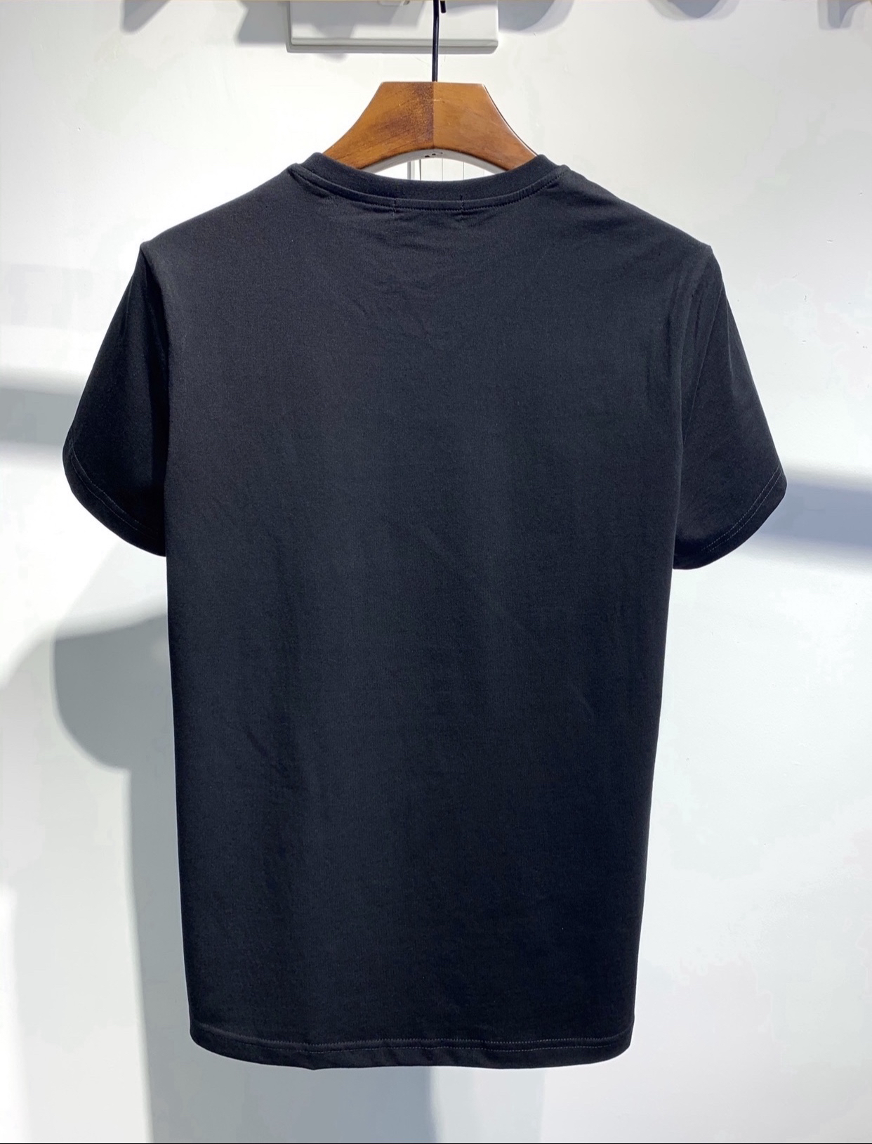 DSQUARED2 Gradient Maple Leaf Repeat Logo T-Shirt