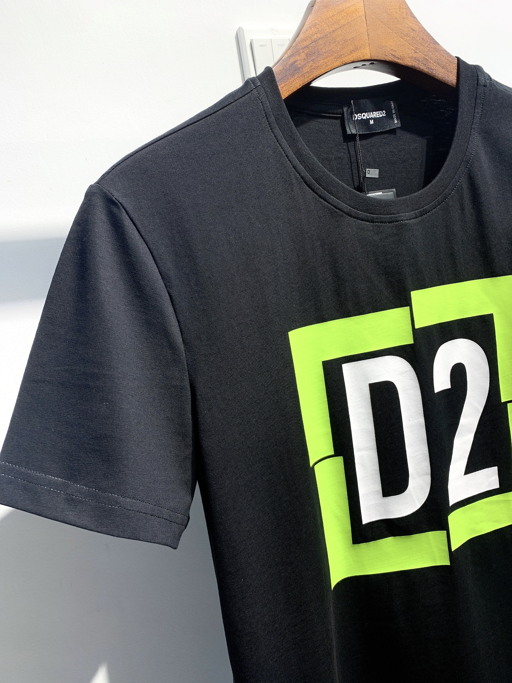 DSQUARED2 DSQ2 Maple Leaf Logo Black T-Shirt