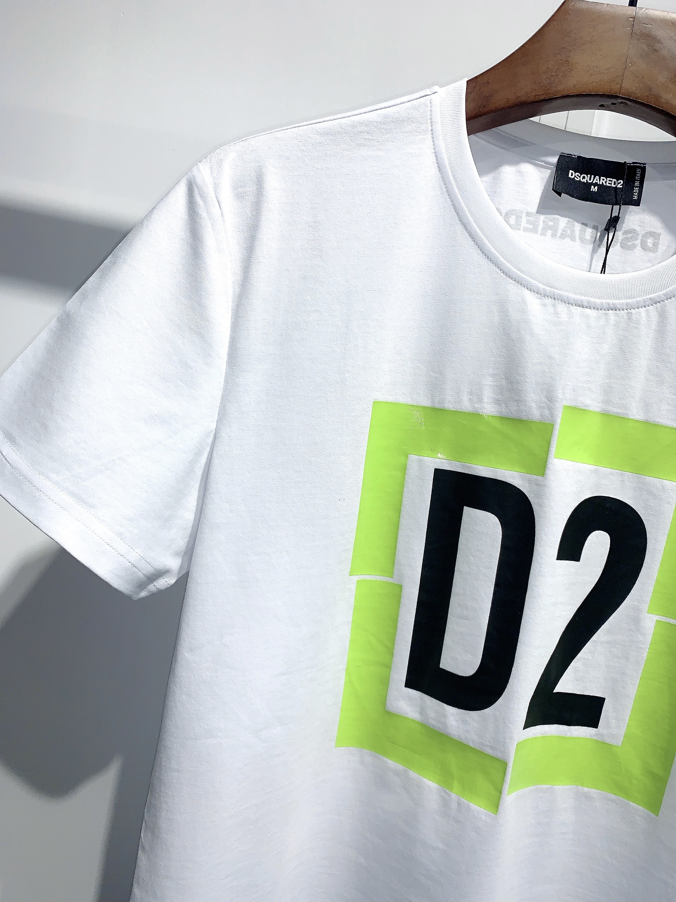 DSQUARED2 DSQ2 Maple Leaf Logo Black T-Shirt