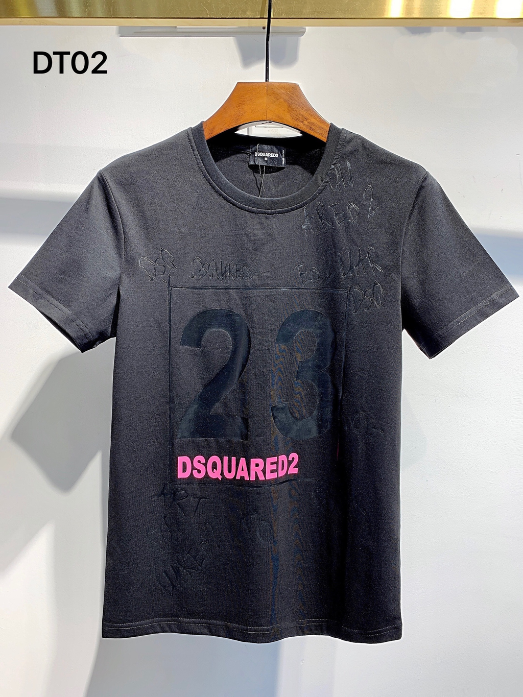 DSQUARED2 Men’s 23 Graffiti Logo Print Crew Neck T-Shirt – Premium Cotton Streetwear Tee
